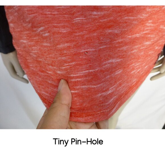 NHL Chicago Hockey Blackhawks Long Sleeve, V-Neck Top (Tiny Pin-Hole at Front) - Picture 7 of 10